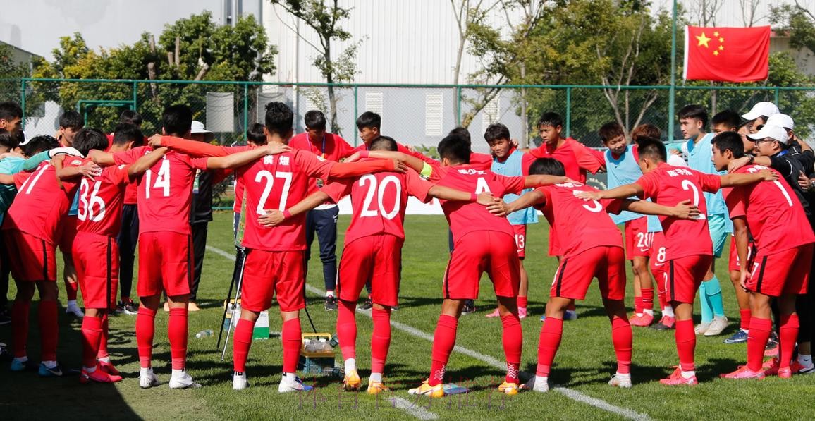 以足球的名义搭建友谊的桥梁——中国U19国家男子足球队走进校园 以足球的名义搭建友谊的桥梁——中国U19国家男子足球队走进校园